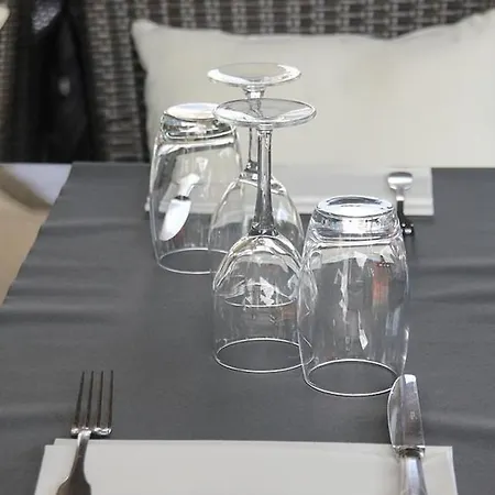 Le Chateaubriand Hotel 3*