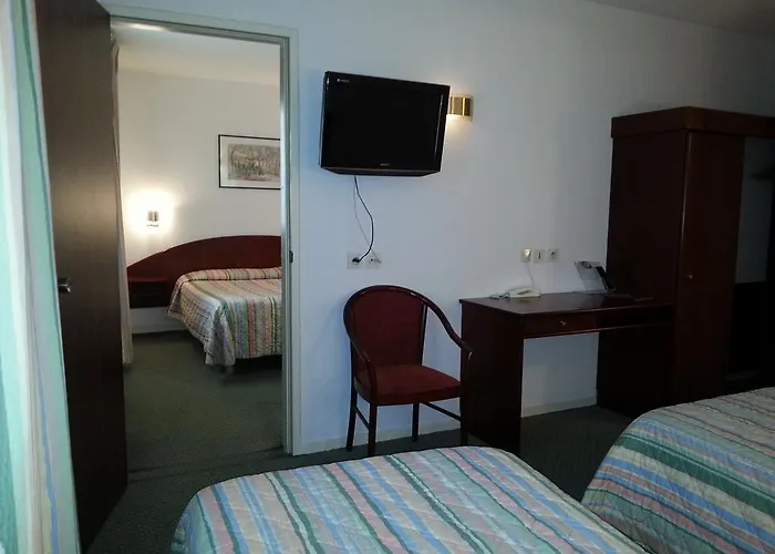 Ibis Styles Malabry Paris Sud Hotel 3*