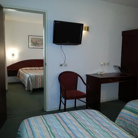 Ibis Styles Malabry Paris Sud Hotel 3*
